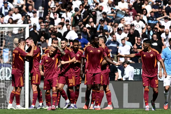Roma raih kemenangan gemilang di derby setelah menang tipis atas Lazio