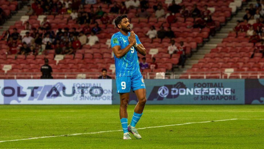 Gol telat Rahim Ali memungkinkan sepuluh pemain India mencuri poin melawan Singapura