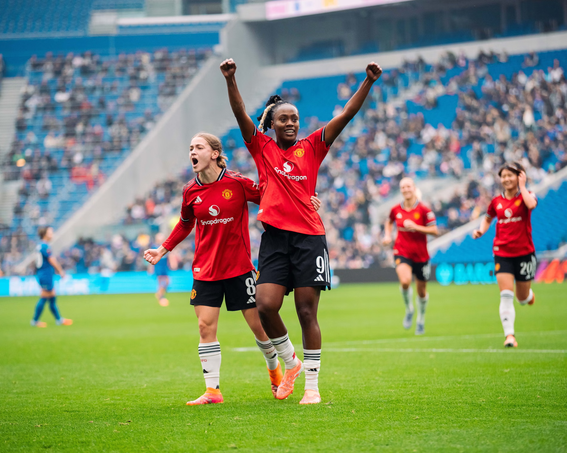 ‘Sungguh menakjubkan’ – Everton menikmati sepotong sejarah WSL, tetapi Manchester United merusak pesta
