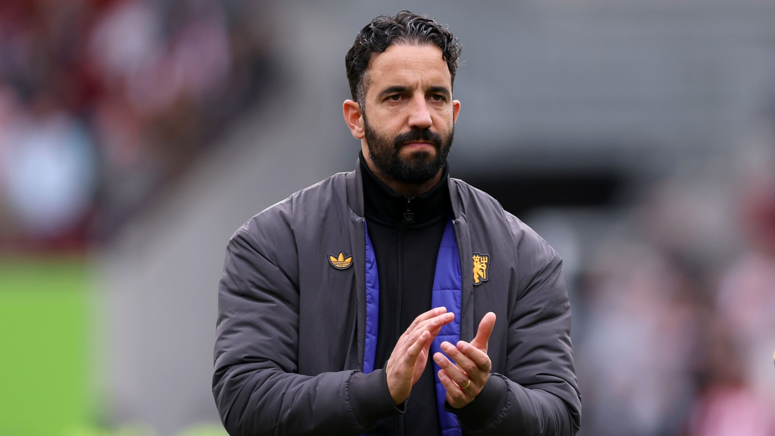 ‘Tidak tahu apa itu pelecehan!’ – Ruben Amorim menertawakan kritik media yang ‘sopan’ terhadap Man Utd tetapi mengakui ‘masalah terbesarnya’ adalah para pemain mendengarkan pers Inggris