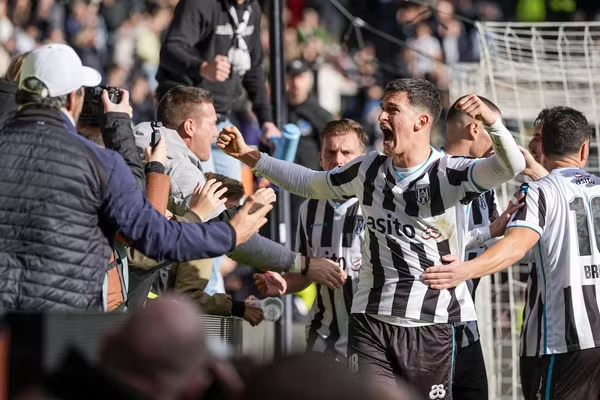 Heracles Almelo catat kemenangan mengejutkan delapan gol di laga perdana pasca pergantian manajer